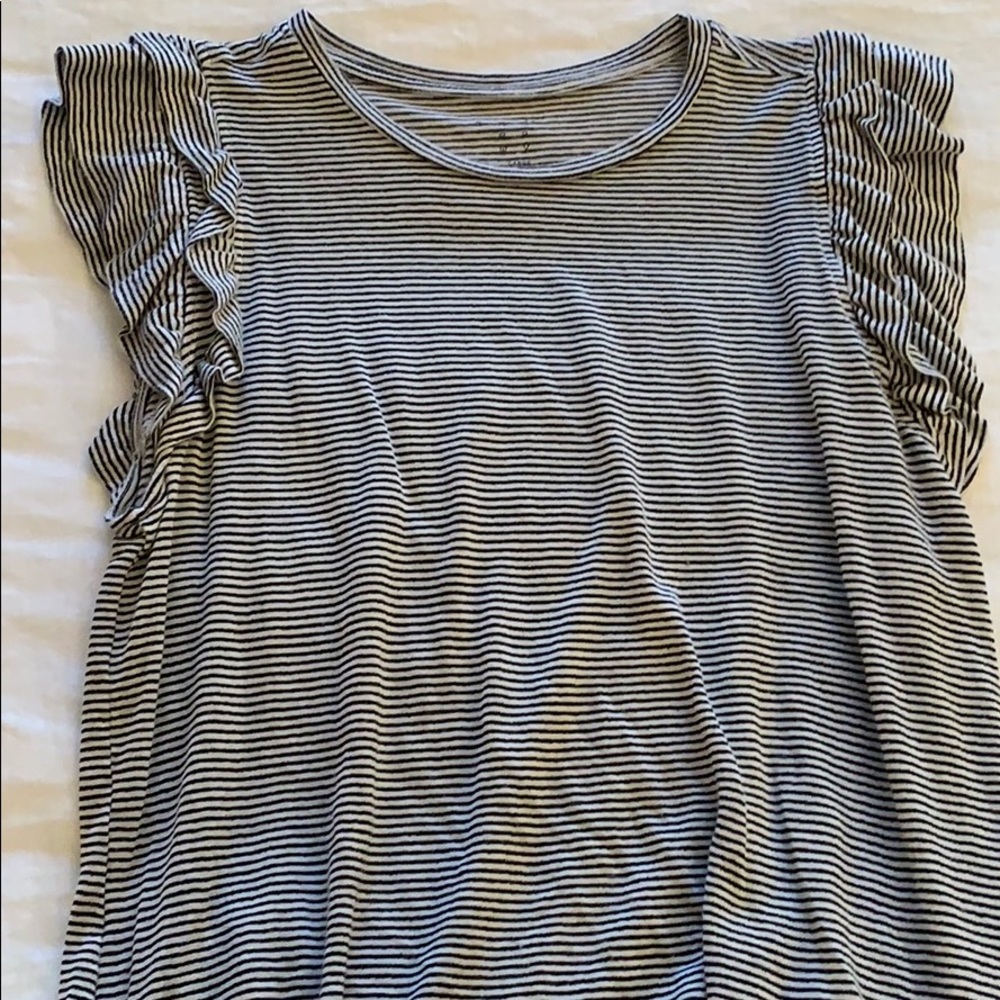 Ruffle sleeve tee